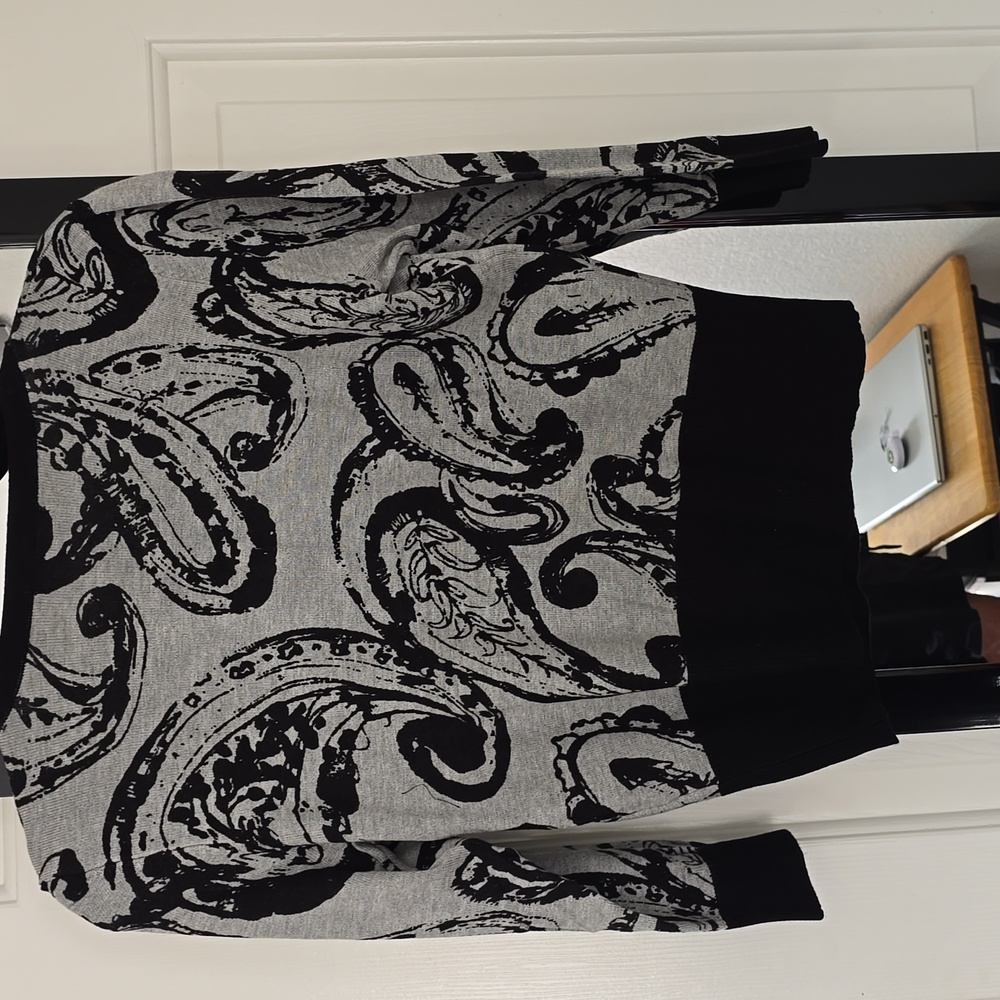 Premise Black and Gray Paisley Women's Sweater Sz Med Nwt - Picture 5 of 5